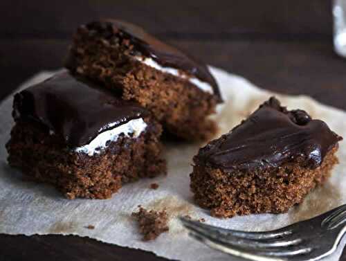Cake moelleux au chocolat à la crème - un délice pour votre dessert.