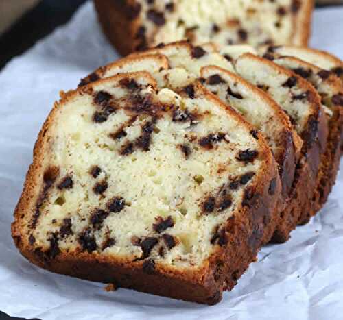 Cake yaourt et pépites chocolat au thermomix - gâteau moelleux chocolat.