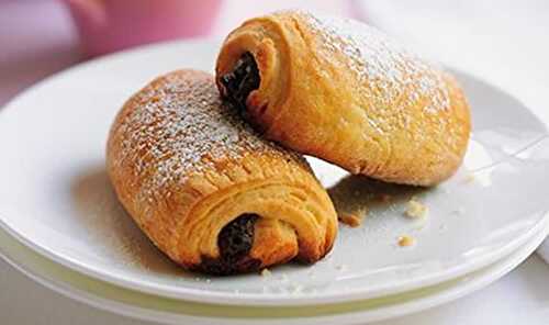 Chocolatine au thermomix - un délicieux pain au chocolat.