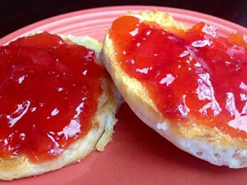 Confiture d'abricots et fraises au thermomix - un délice classique.