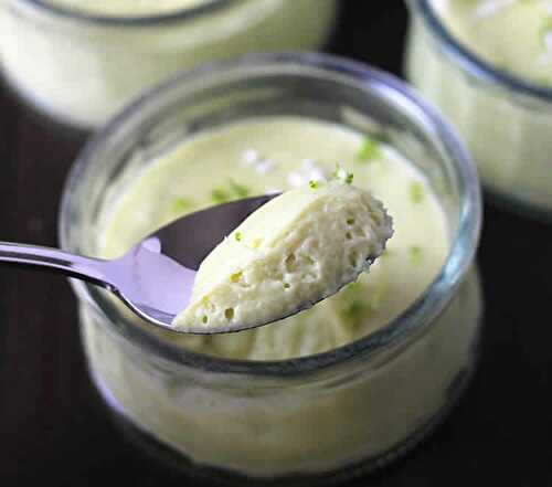 Crème légère au citron vert - une délicieuse mousse pour votre dessert.