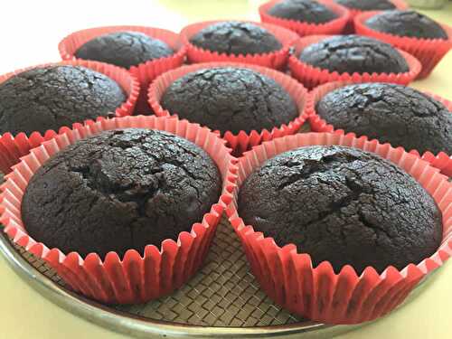 Cupcake au chocolat sans œufs - un délice moelleux pour votre collation.