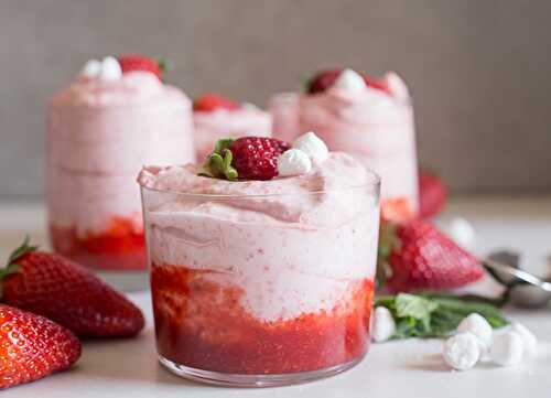 Dessert mousse aux fraises au thermomix - délicieux dessert à la crème.