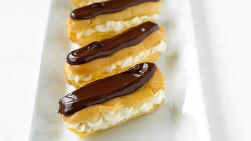 Eclairs chocolat faciles - un délicieux gâteau dessert.