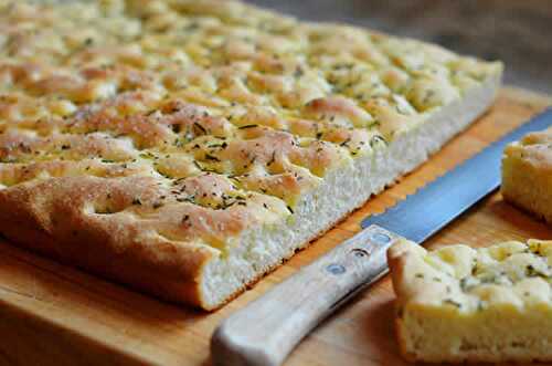 Focaccia au thermomix - un delicieux pain au romarin avec thermomix.