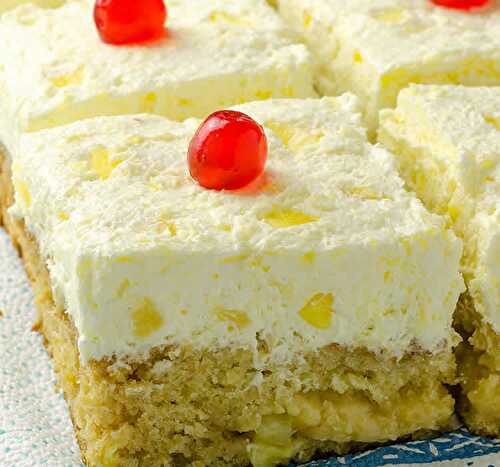 Gâteau à l'ananas et à la crème - pour votre dessert.