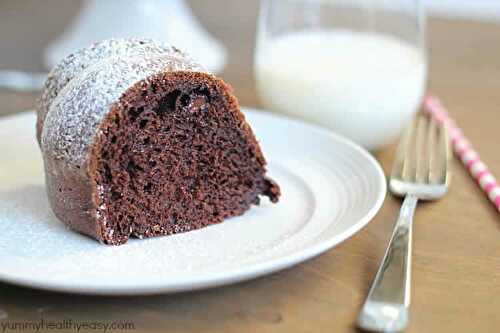 Gâteau au yaourt et chocolat au thermomix - un cake ultra moelleux.