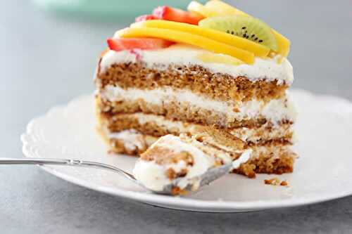 Gâteau en couches glaçage aux fruits - pour votre dessert