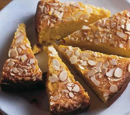 Gâteau moelleux aux pommes et aux amandes - un vrai délice.