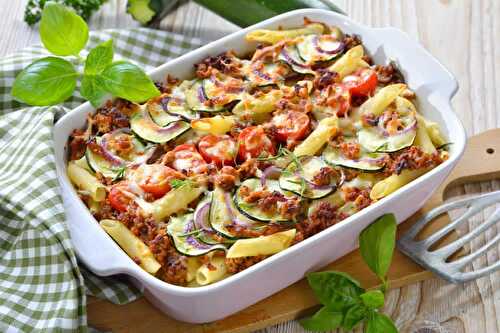 Gratin des pâtes courgette et tomate - un délicieux plat au four.