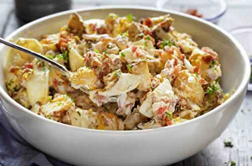 La meilleure salade de pommes de terre - une entrée riche.