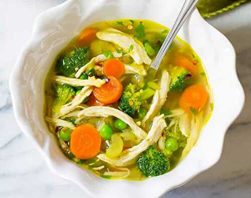 La meilleure soupe detox au poulet - soupe légère pour votre dîner