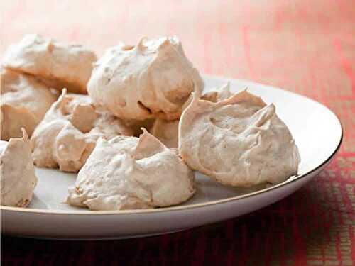 Meringue maison facile - une pâtisserie légère et croustillante