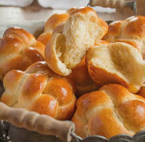 Mini brioches pour le petit déjeuner - pour accompagner votre café.