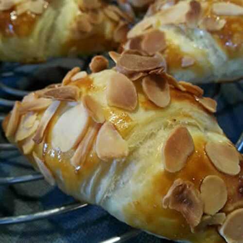 Mini croissants aux amandes avec thermomix - recette facile.