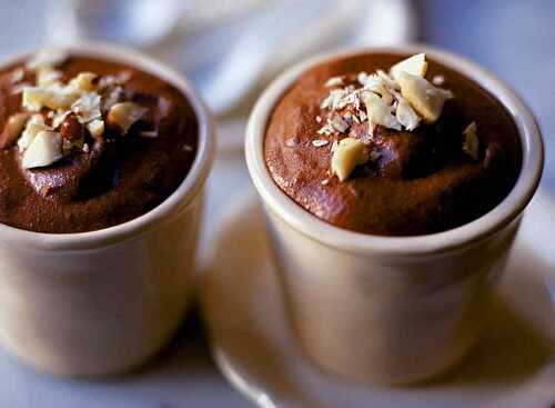 Mousse au chocolat très facile - un délice pour votre dessert