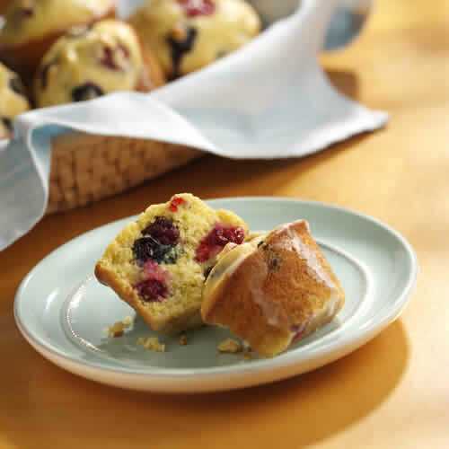 Muffin polenta citron framboises - gâteau appétissant.