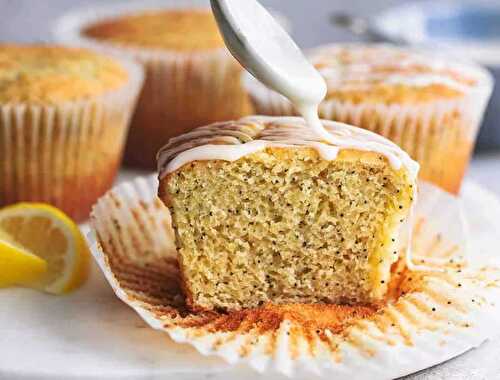 Muffins au citron et aux graines de pavot - un gâteau super moelleux.