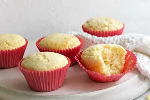 Muffins natures - gâteau tendre et moelleux pour votre goûter.