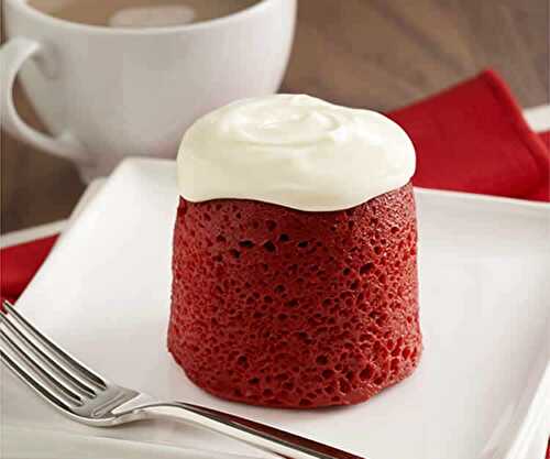 Mug cake moelleux au thermomix - gâteau moelleux rouge.