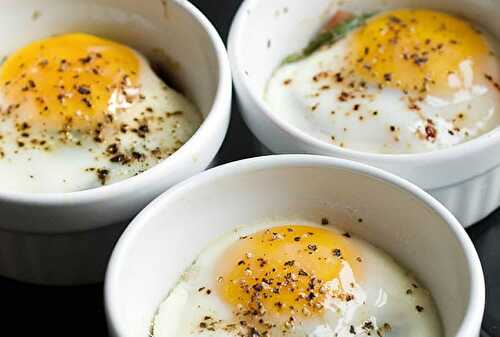 Oeuf cocotte au jambon - un délice pour accompagner vos plats.