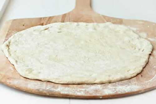 Pate pizza - recette simple et facile pour faire vos pizzas à la maison.