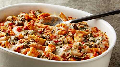 Pâtes au four - délicieux plat de penne et poulet pour votre dîner