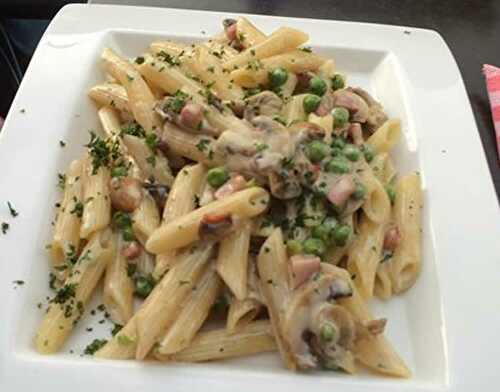 Penne champignons et jambon au cookeo - plat de pâtes pour le dîner.