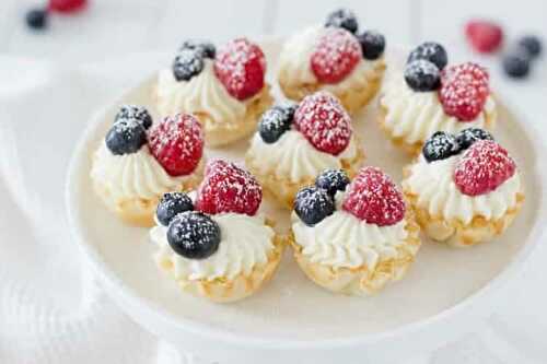 Petit gâteau dessert à la crème - un vrai délice pour la famille.