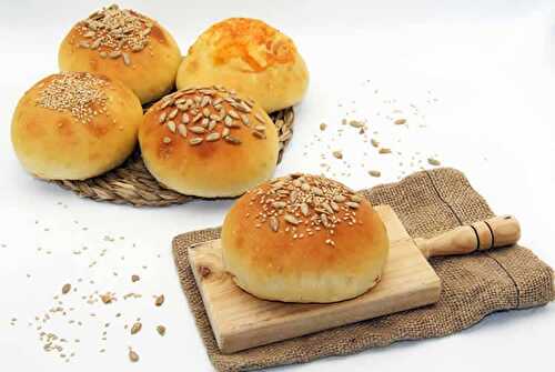 Petit pain aux graines au thermomix - pour votre goûter ou petit déjeuner.