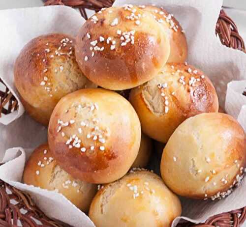 Petites brioches au sucre - moelleuse pour le petit déjeuner.