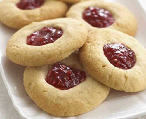 Petits biscuits à la confiture - délicieux petit sablé croquant.