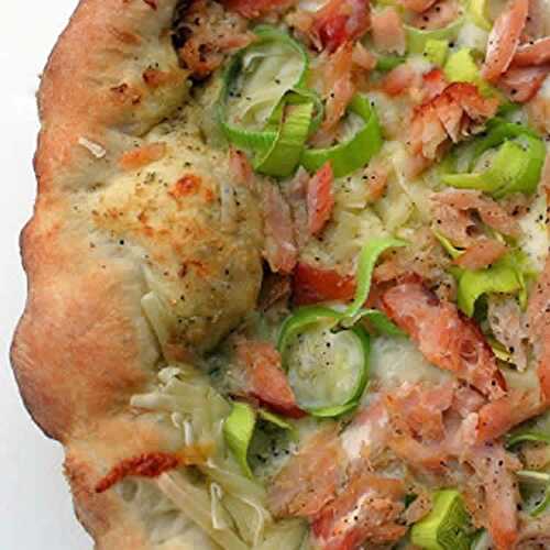 Pizza poireaux saumon fumé au thermomix - recette thermomix facile.