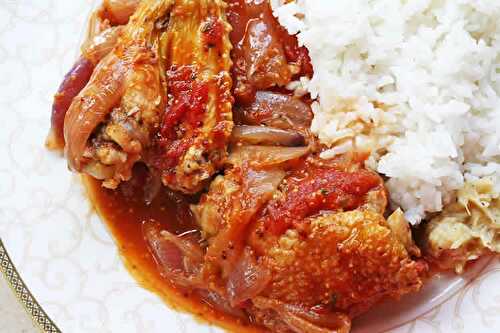 Poulet au tomates oignons et curry - pour accompagner vos pates.