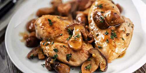 Poulet aux champignons de Paris - votre délicieux plat principal.