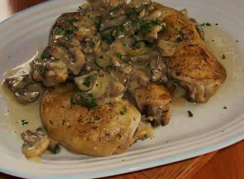 Poulet aux champignons - recette facile pour un plat délicieux.