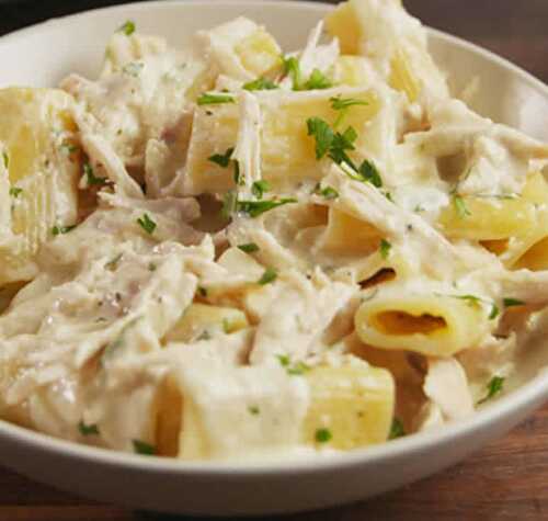 Poulet pates creme - un plat de dîner délicieux pour la famille.