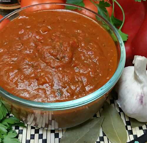 Purée de tomates - passata au thermomix - une sauce pour les pâtes.