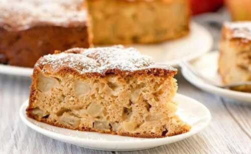 Quatre-quarts aux pommes facile - un délicieux gâteau moelleux.