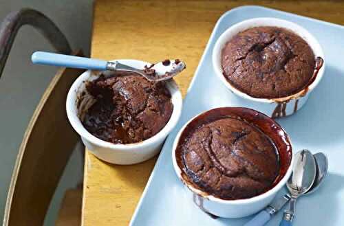 Ramequins fondants au chocolat noir - le dessert rapide en 15 minutes.
