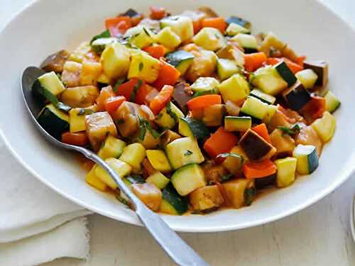 Ratatouille aux légumes d'été au thermomix - le plat de bons légumes.