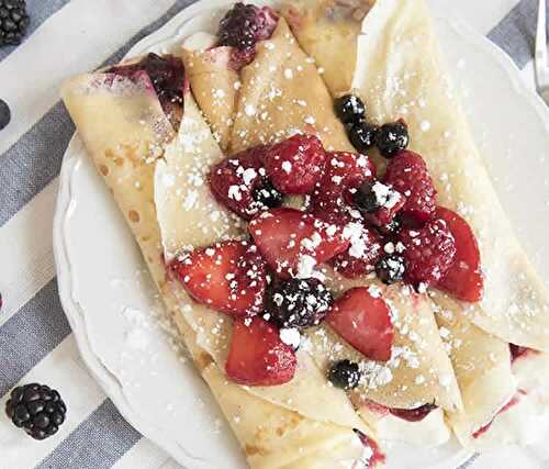 Recette crêpes avec crème et fruits rouges ww - délicieux dessert.