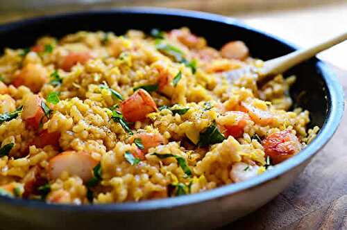 Risotto aux crevettes et curry - un plat délicieux pour votre dîner.