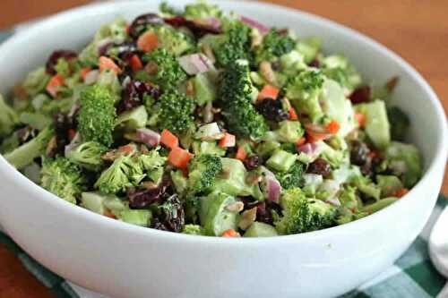 Salade de brocoli aux raisins secs au thermomix - votre entrée de plat.