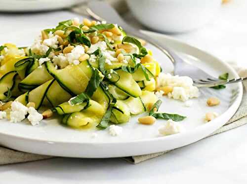 Salade de courgettes au fromage feta - pour votre entrée de plat