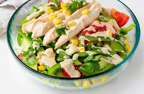 Salade de poulet tomate et poivron - pour un plat de dîner léger et complet