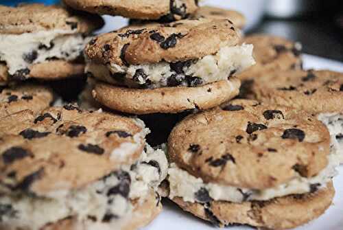 Sandwichs de cookies fourrés à la crème - un délicieux biscuit crémeux