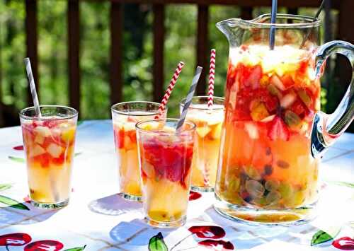 Sangria sans alcool - un délicieux cocktail pour vos soirées.