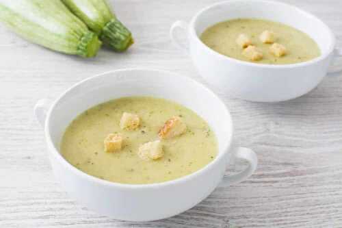 Savoureuse crème de courgettes au thermomix - soupe pour votre dîner.