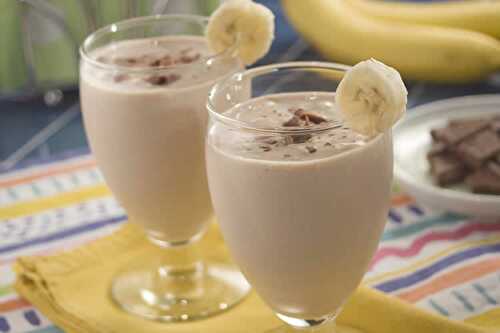 Smoothie banane chocolat et café - un délicieux dessert facile.